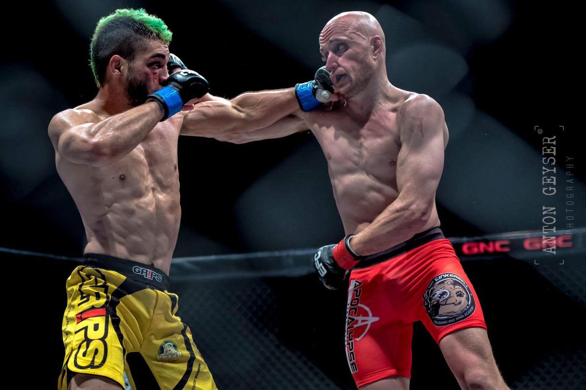 DominatorDoyle's tweet photo. The most honest place to sort out ones differences is in the pocket #mandance #efc48 Thanks @IrshaadSayed💪👊 https://t.co/3d5lECI7bc