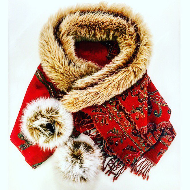 Yudofskyfur's tweet photo. We have this #red #wool woven #wrap with #foxtrim. #fashion π https://t.co/yjAU9rjhqf