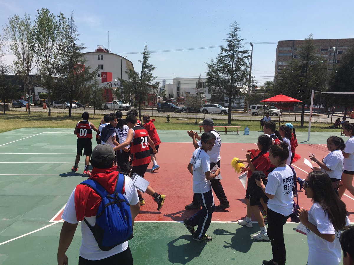 prepaiberotlax's tweet photo. Por un punto y a último segundo #PrepaIberoTlaxcala gana en basquet varonil a Ibero Cd. de México #Interprepas2016 https://t.co/F9vJglTWQ5