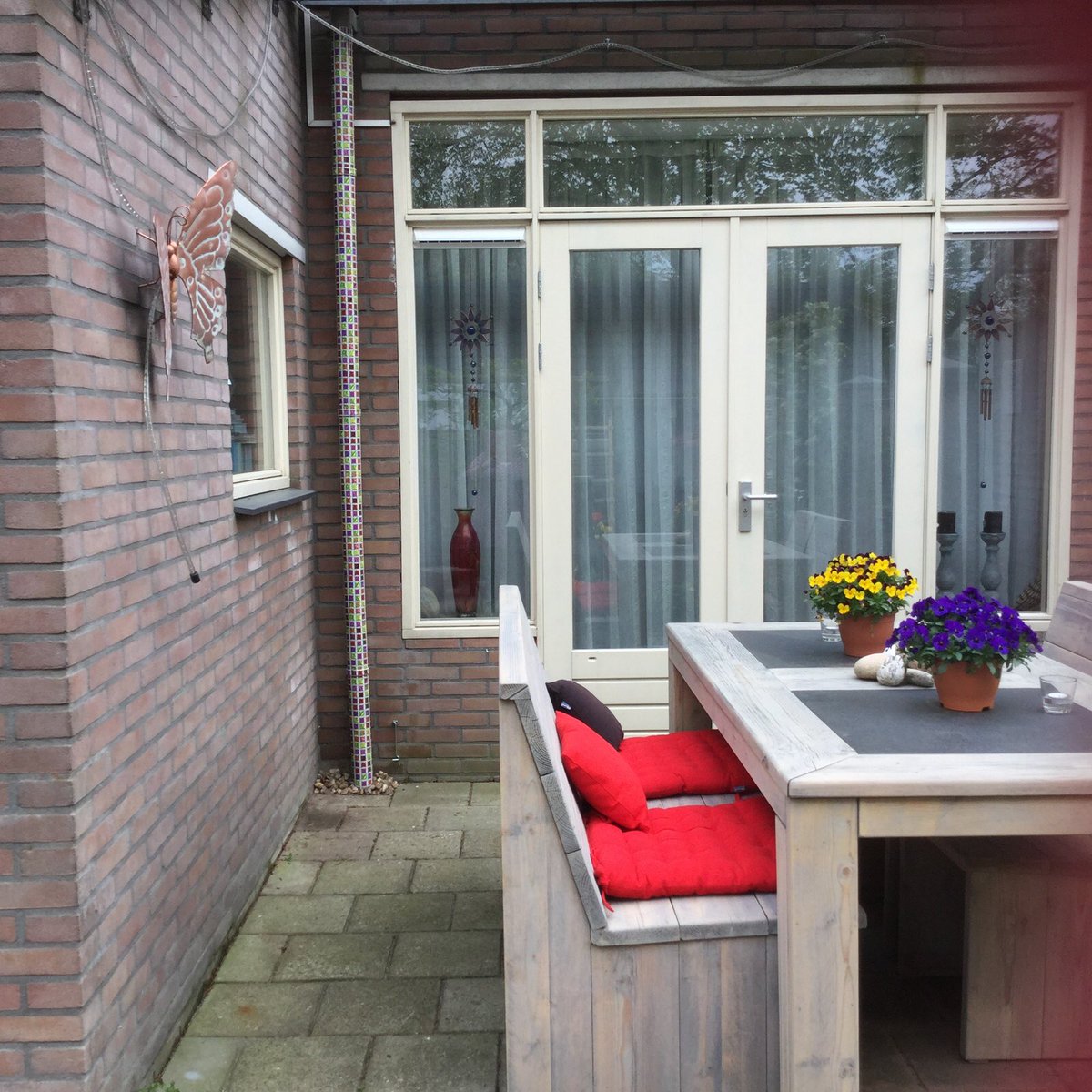 RegenpijpDesign's tweet image. Deze foto&apos;s met Glasblokken regenpijpdecoratie opgestuurd gekregen van één van onze zeer tevreden klanten!