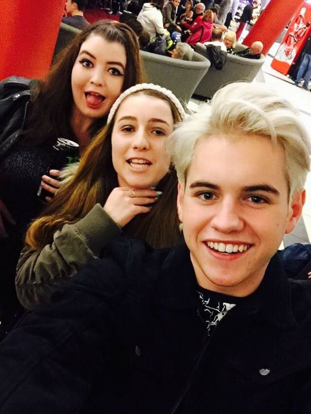 lauren_ogxx's tweet photo. #ThankYouHT for bringing me closer to this absolute nutcase! Has now become one of my closet friendsโค๏ธ https://t.co/iqd89EoBUK