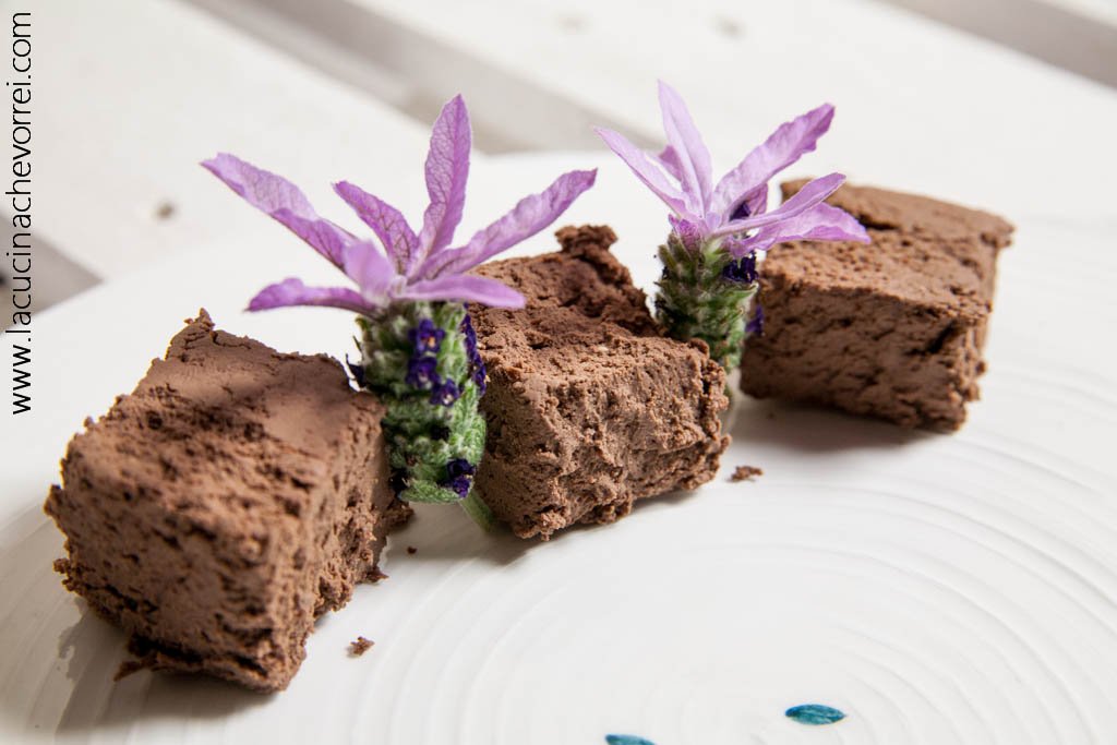 Mousse al cioccolato golosa Ricetta ==> lacucinachevorrei.com/dolci-senza-gl… #ricette #senzaglutine #vegan