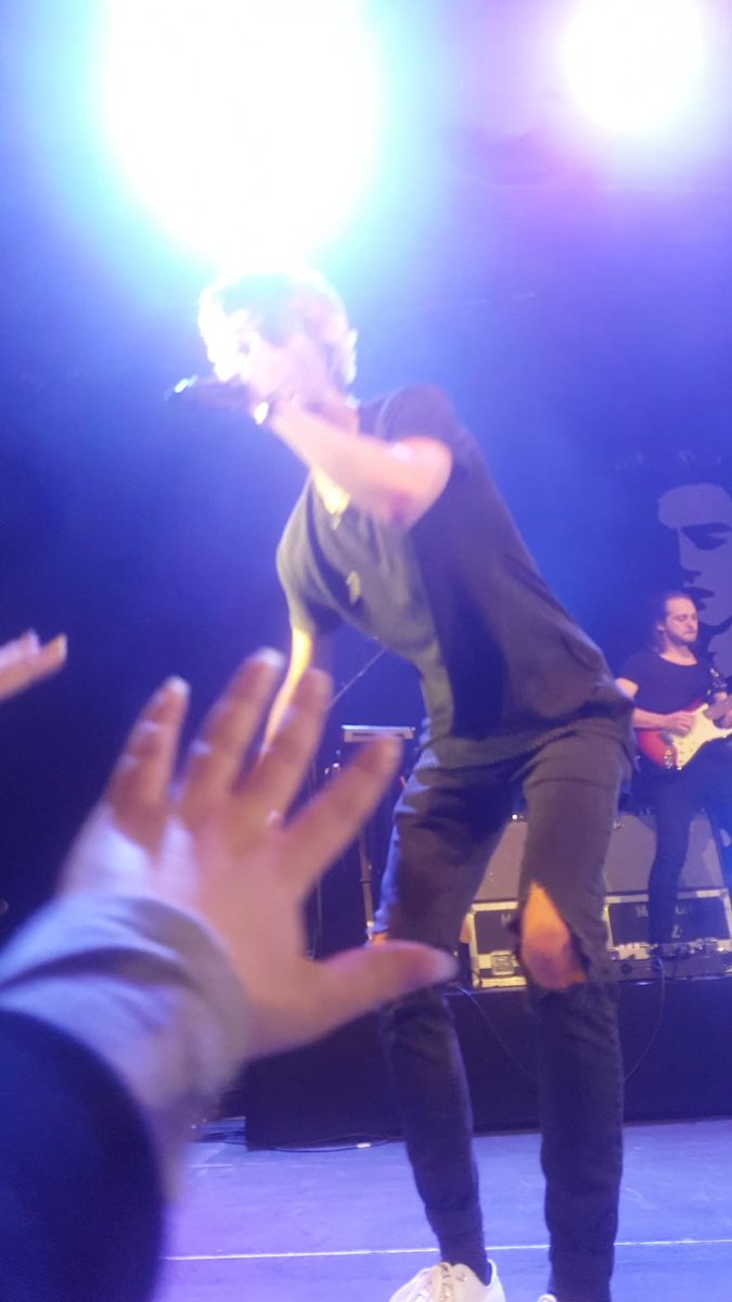handsomexstyles's tweet photo. @JackJackJohnson you made me to the happiest girl in this world.❤ https://t.co/jaCxBuGVZK