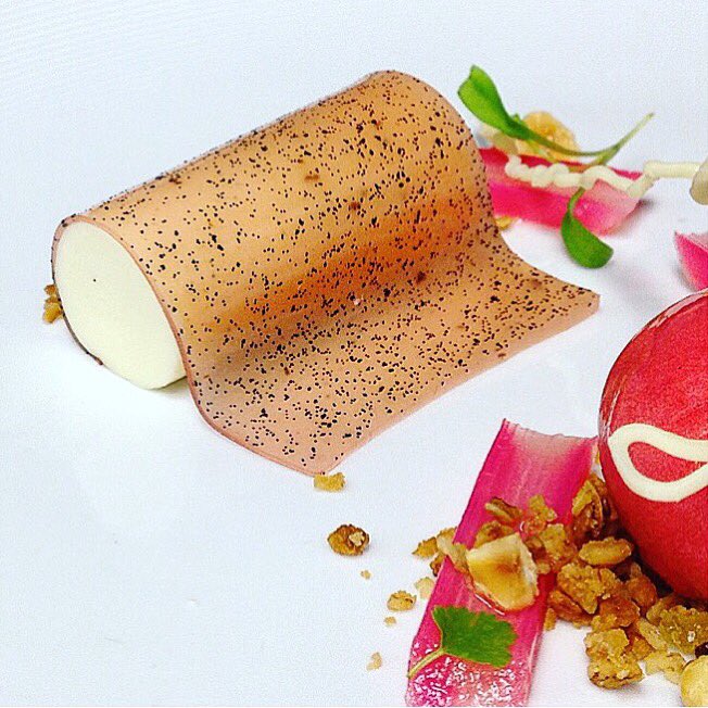 julienp92's tweet photo. Rhubarb/ginger/white chocolate/coriander https://t.co/rOhRYDAM1G