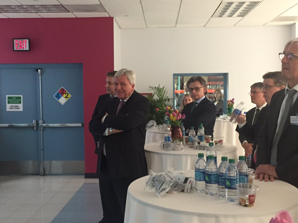 Se_Rust's tweet photo. Auf USA-#Delegationsreise mit Ministerpräsident Bouffier.Heute: Besuch des Merck-Werks in Wisconsin.@MilliporeSigma https://t.co/96Alh783cB