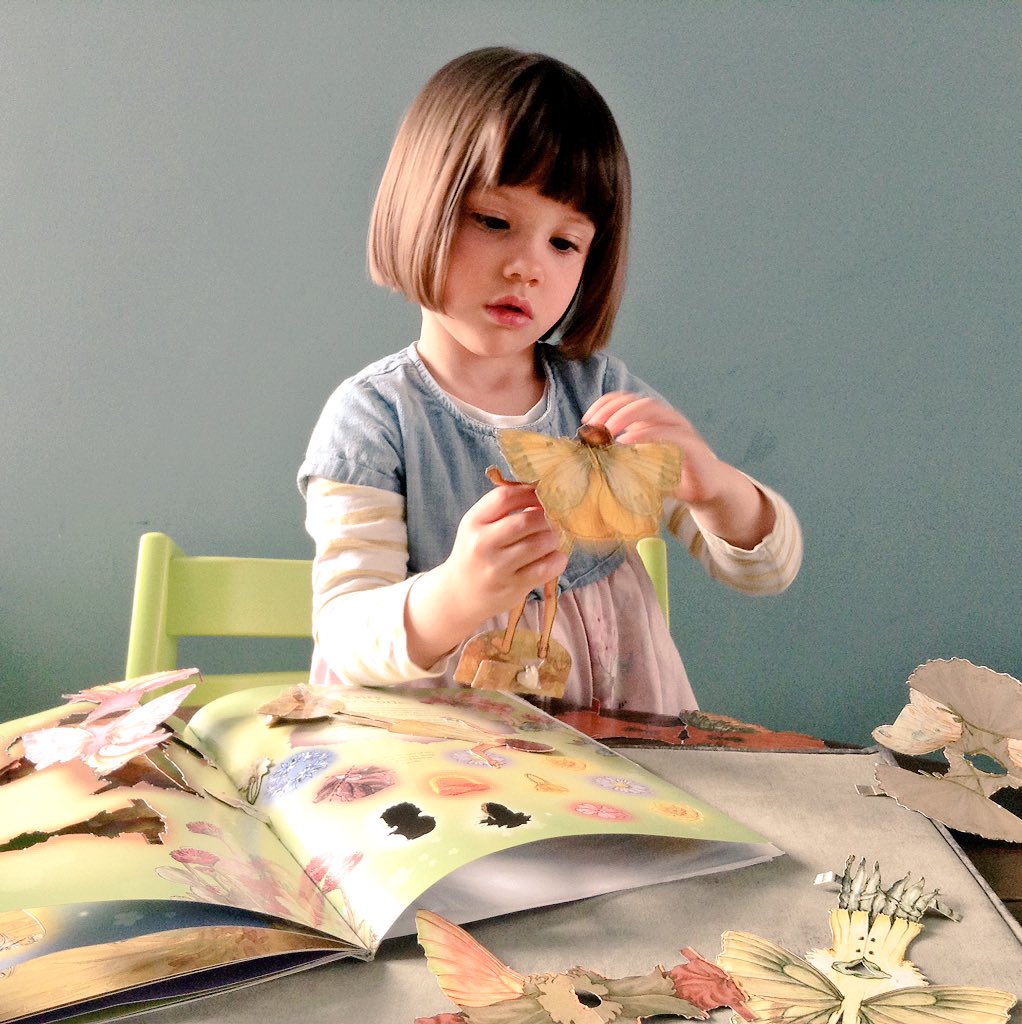 fionadoggett's tweet photo. Nostalgic weekend making paper dolls w/ #FlowerFairies activity book inspired by Cicely Mary Barker @PenguinUKBooks https://t.co/MNTLH4BRfj