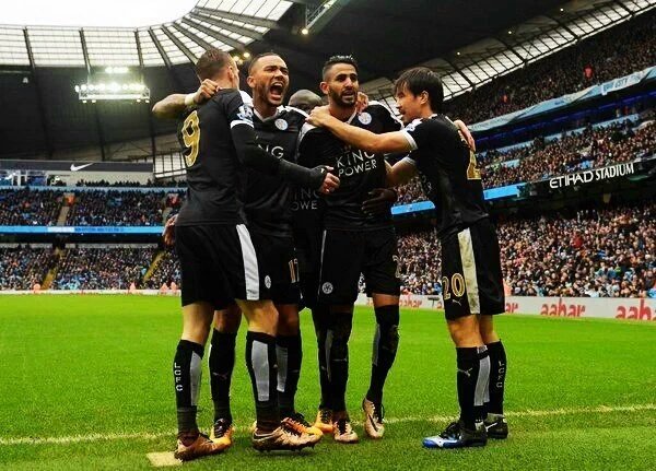 LCFC_esp's tweet photo. HISTORIA PURA. SOMOS CAMPEONES DE LA PREMIER LEAGUE!!!!! ORGULLO ABSOLUTO. GRACIAS JUGADORES. SALUD CAMPEON!! #LCFC🐺 https://t.co/atyvXZbz3M