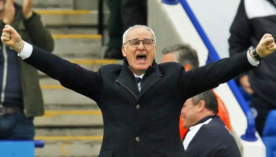 FutbolModerno_'s tweet photo. ¡LEICESTER CITY ES CAMPEON DE LA PREMIER LEAGUE POR PRIMERA VEZ EN TODA SU HISTORIA! 🎉🎊⚽🏆💥🎈

EL EQUIPO DEL PUEBLO🔵💙🎈 https://t.co/9p61lNrgYN