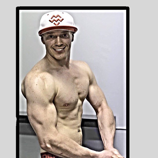 FitnessMPT's tweet photo. @MachineFitness sporting the new snap back for my latest shoot. https://t.co/Ge3slRkJak