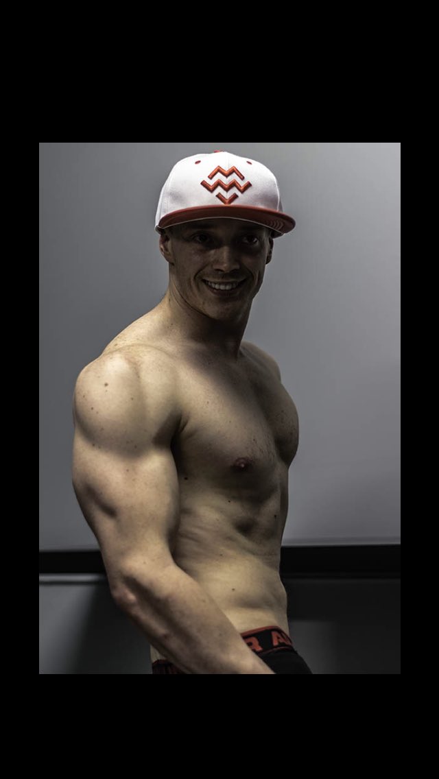 FitnessMPT's tweet photo. @MachineFitness shadowed shot with @petelockphotography #noflex https://t.co/Baap7juABe