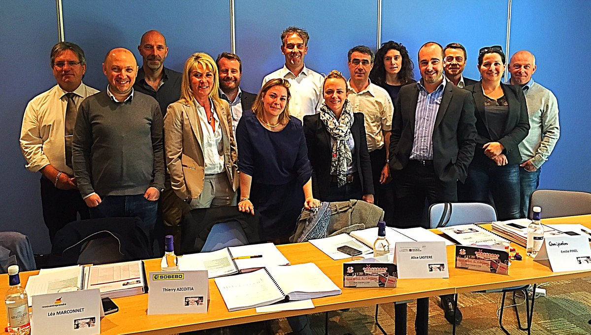 ClubDEBA's tweet photo. @challengeDEBA le jury en place pour accueillir les 14 candidats https://t.co/qJN4rPwAmZ