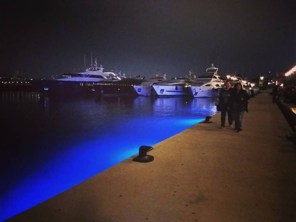 AthensInsta's tweet photo. Ρομαντικά και απόψε 😂😂 #yachting #marinafloisvou #κοτερο #ρομαντικα #romance #is #everywhe… https://t.co/o54qe8mELe https://t.co/zYzUv5dfF8