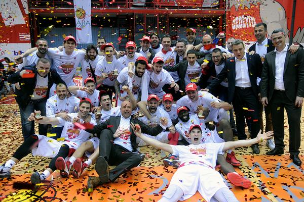totalitarsta's tweet photo. Neke stavari se nikad nece promeniti! 🏆🔴⚪️ #kkcz https://t.co/G3M10Yt4G0