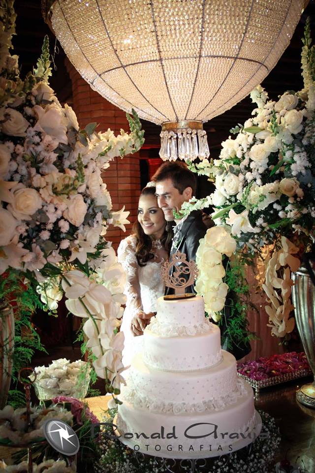 GranBuffetBq's tweet photo. #AndressaBorgeseAmancioEugenio.
Amor,felicidade,carinho, ao novo casal!
Gran Buffet Barbacena https://t.co/JvxzdJVHTU