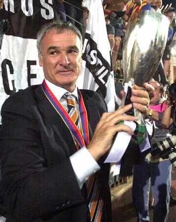 valenciacf's tweet photo. El @valenciacf desea felicitar al @LCFC... Y muy especialmente a su entrenador ¡Felicidades Claudio! https://t.co/9BblpuOc1T