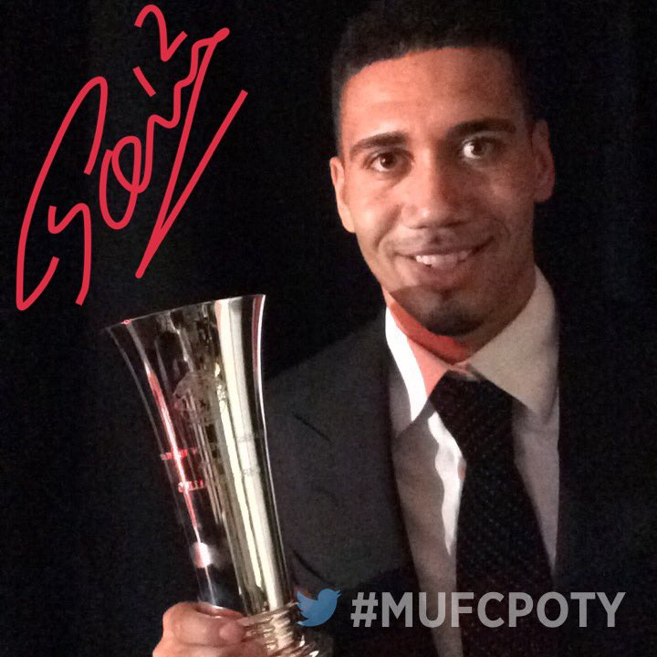 ManUtd_MY's tweet photo. Tahniah, @ChrisSmalling! Players' Player of the Year pada musim ini. #MUFCPOTY https://t.co/RIXU7H5h7V