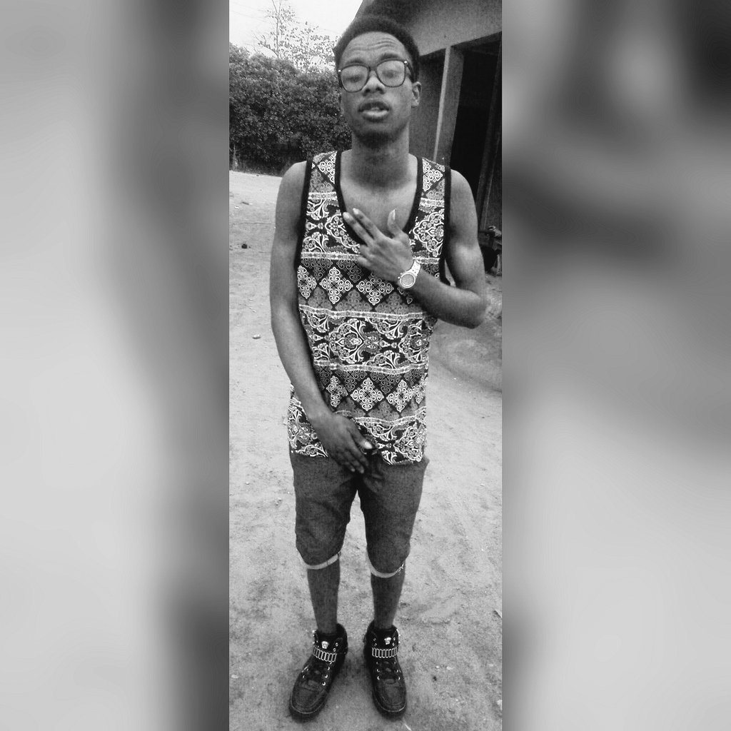 SnickyLove tweet picture