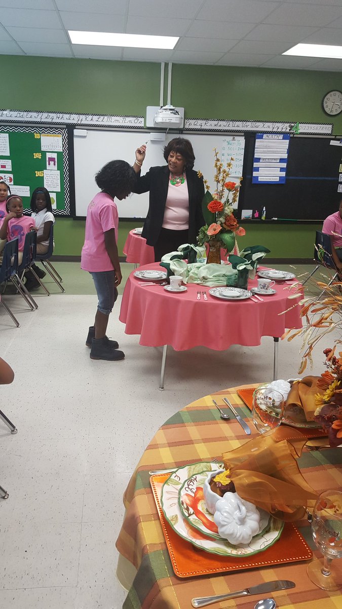 NnekaPink's tweet photo. Our Girls with Purpose learning about proper etiquette with Ms. Rosa @OakleyTigers https://t.co/zsVjJ9SpAJ