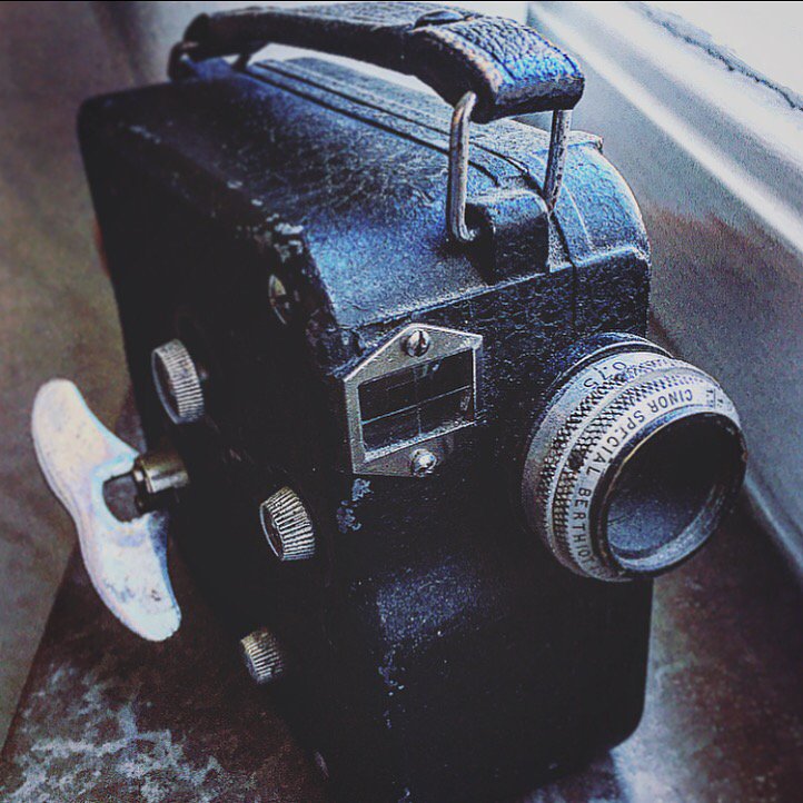 YasWilterius's tweet photo. #Pathe #Camera #OldSchool #Cinema #Filmhistory https://t.co/ZpYiN0Jrxw