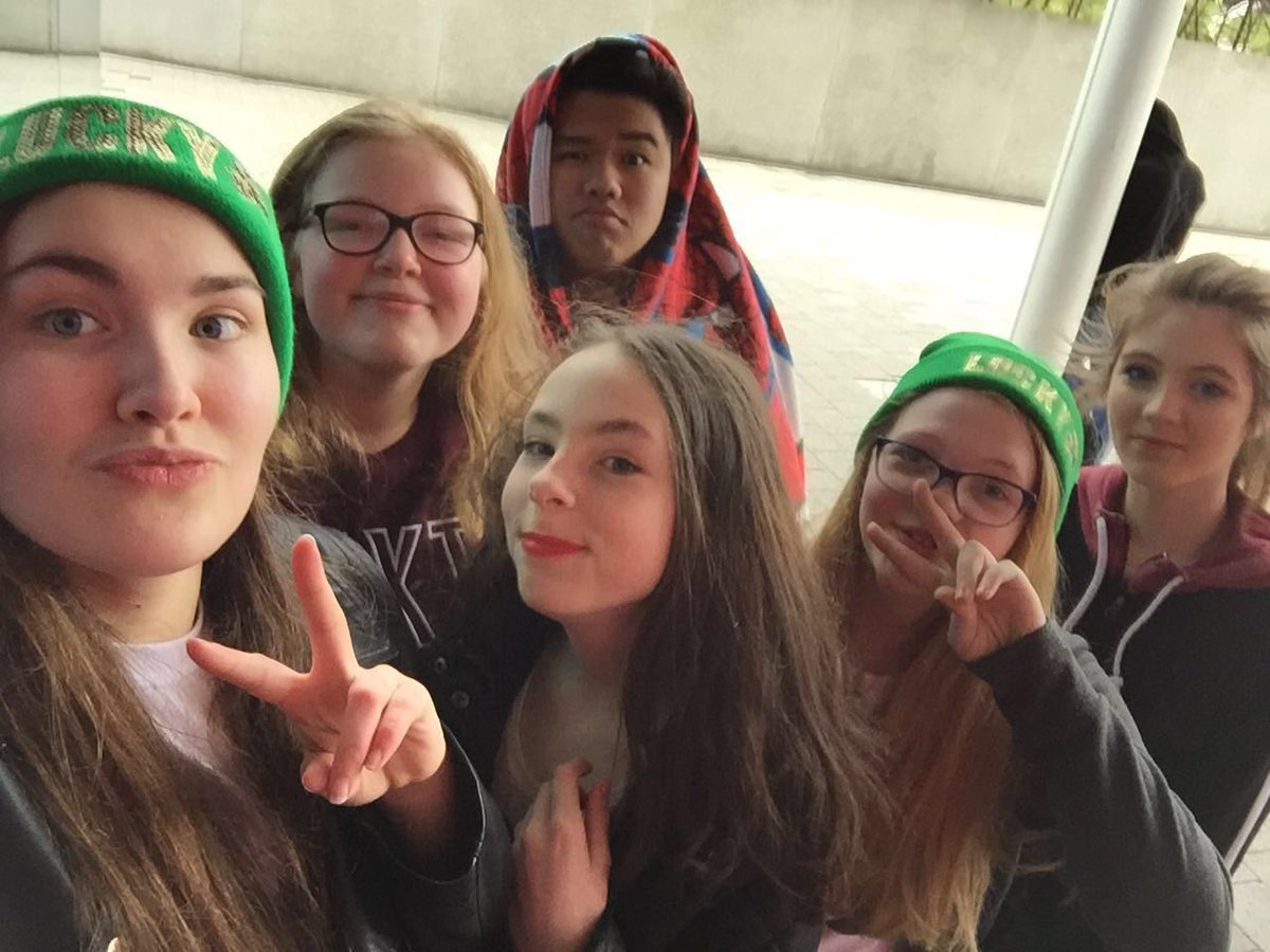 emelieeexo's tweet photo. #ThankYouHT I met some of the best people in the world thanks to my fave lads in the worldโค๏ธโค๏ธ https://t.co/3zCf8sobGz