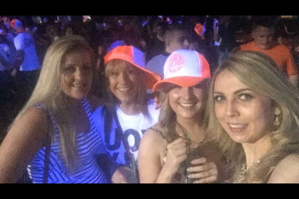 jenninicolson's tweet image. Had an amazing weekend celebrating @SarahAMcColl's hen 👰🍸😘😷 totally burst! Roll on Saturday for round 2 xx