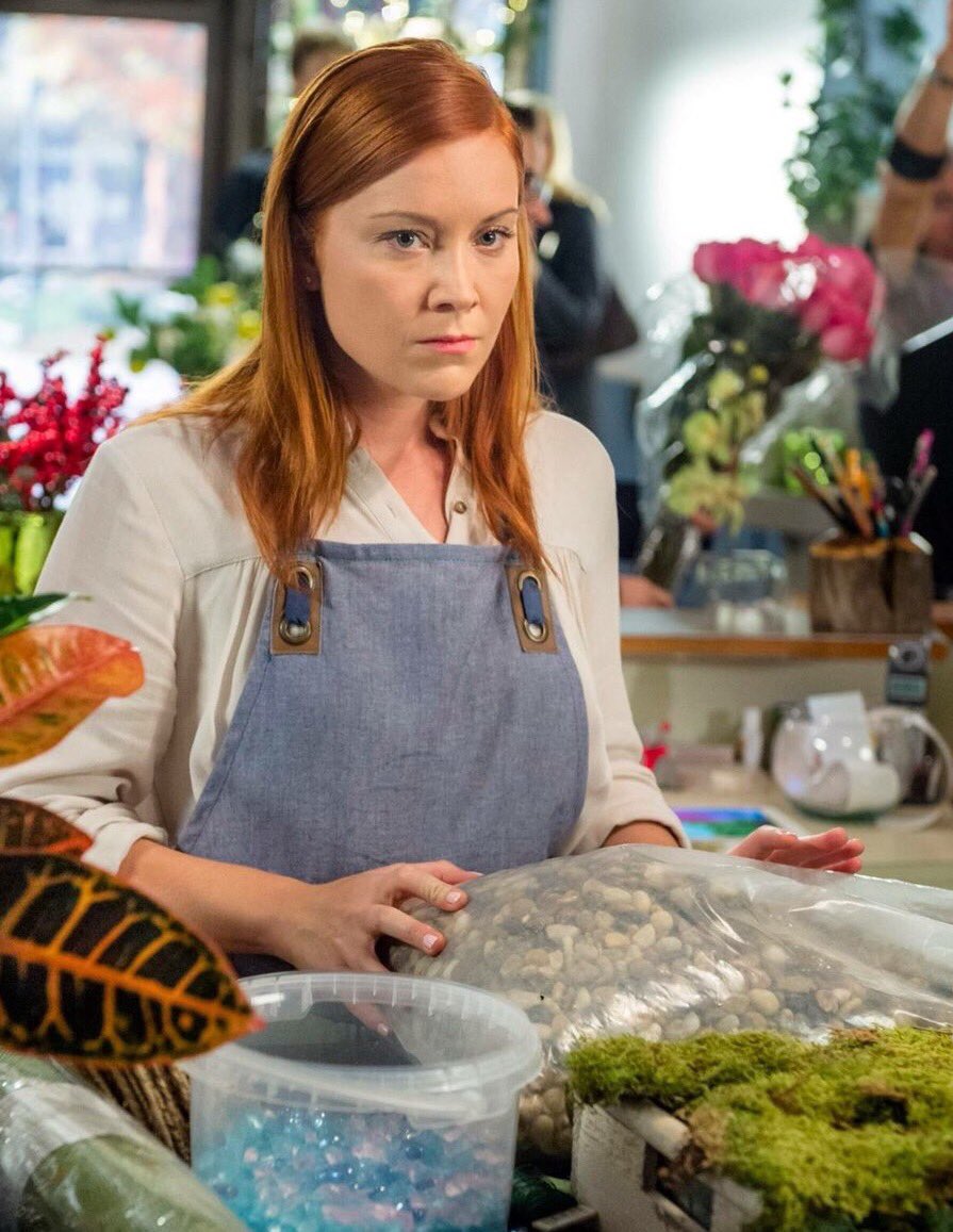 DaganKendra's tweet photo. So much for buying flowers ever again in Middleton. #GoodWitch #bringbacksophie @hallmarkchannel #teaganvincze https://t.co/pxokbvVX4c