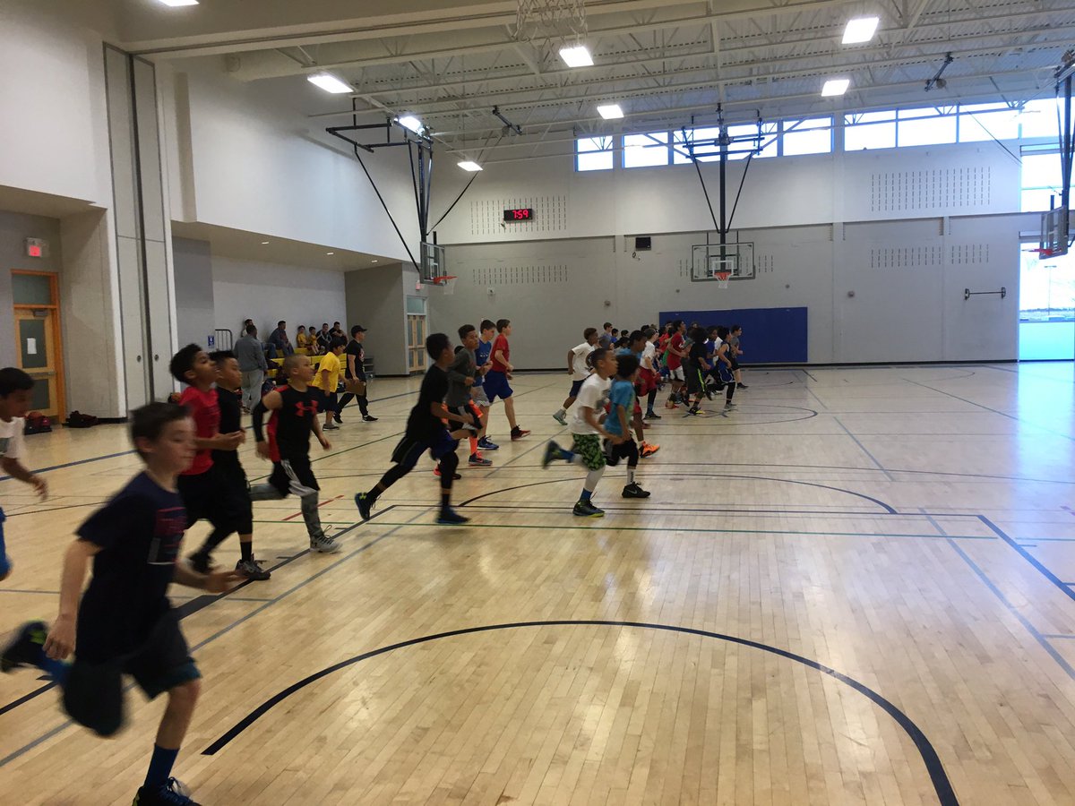 haltonbball's tweet photo. What a turnout! First session done! Athletes came to work! #youthbasketball #fundamentals https://t.co/i8LOso0XG0