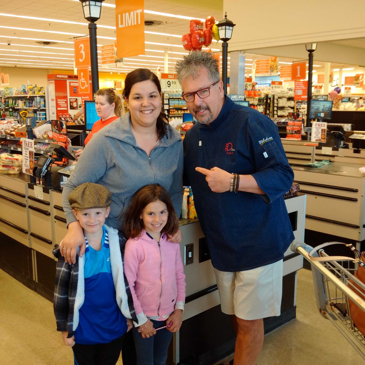 ChefDtv's tweet photo. Very cool night! I got to pay for someone's groceries @marketmoments Thanks @ZehrsHiway #Lovemylife https://t.co/yOqyhthA77