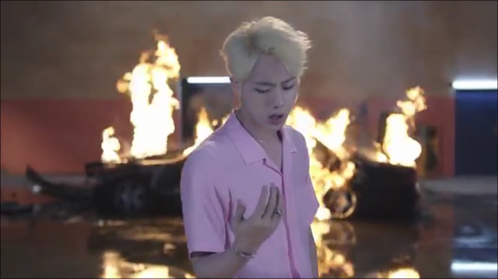 excbxxx's tweet photo. だいたい

最年長は

FIREで

いったい何回

人を挑発すれば

気がすむのでしょう

#BTSで妄想 https://t.co/caqIrQsRlD