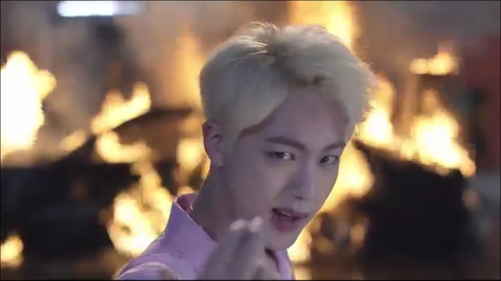 excbxxx's tweet photo. だいたい

最年長は

FIREで

いったい何回

人を挑発すれば

気がすむのでしょう

#BTSで妄想 https://t.co/caqIrQsRlD