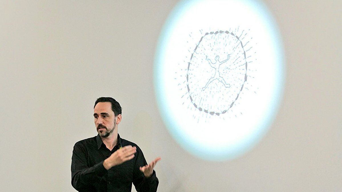 udem's tweet photo. Carlos García González, director de la #DAAD expone en un #fellowtalk sus obras y proyectos. #CRGS https://t.co/t4bLnJEDVA