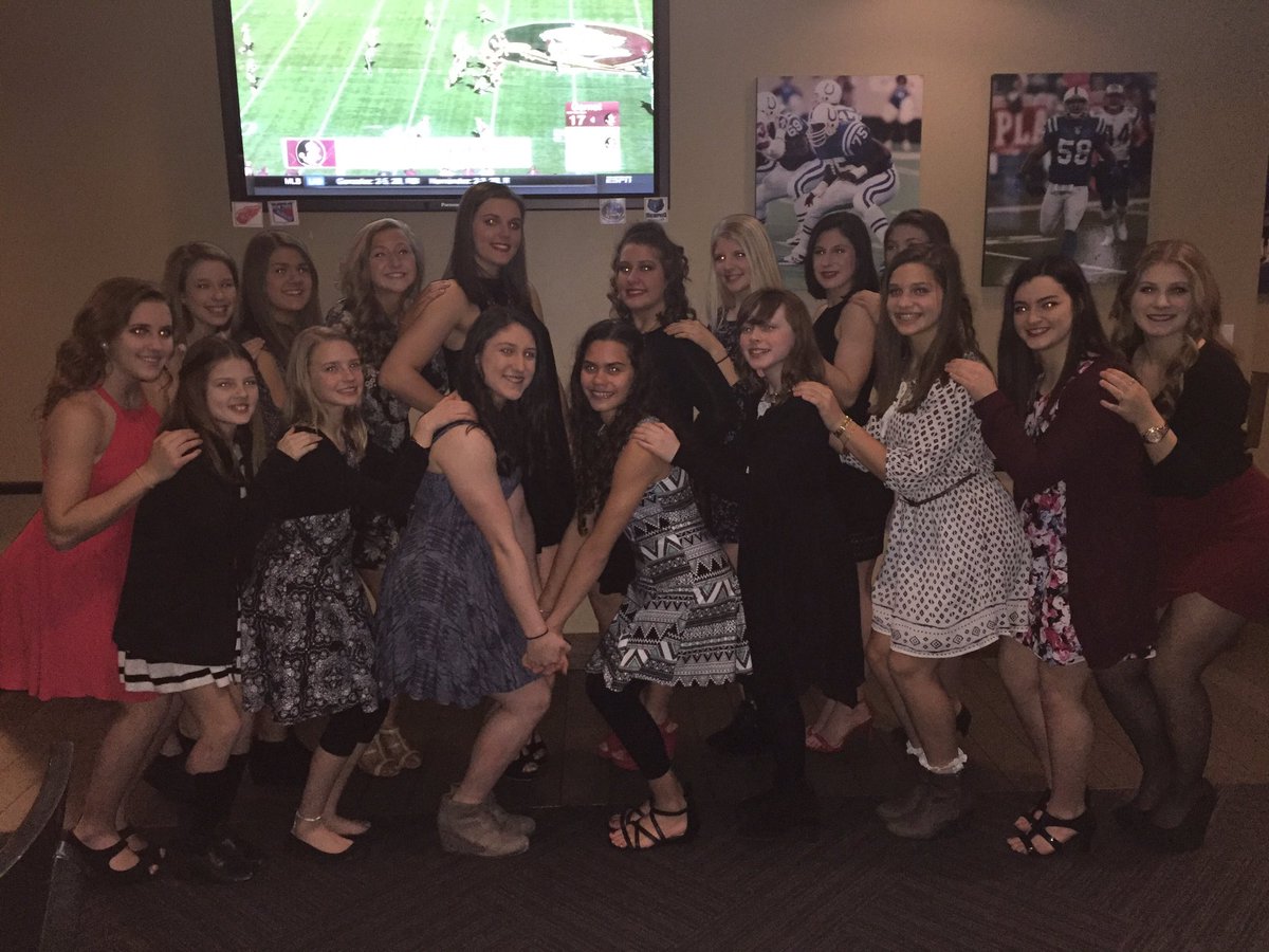 gabbysybert06's tweet photo. missing my fam a little extra today, it's going to be so hard leaving them 💗 https://t.co/MbtP4joxfJ