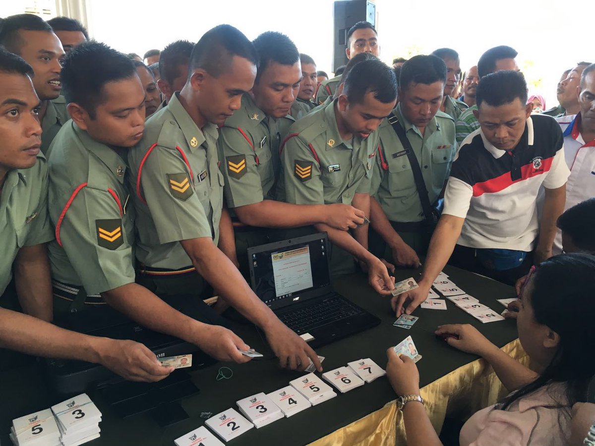 Uzivatel Mindef Malaysia Na Twitteru Sekitar Proses Mengundi Awal Di Kalangan Warga Tentera Dan Keluarga Di Kem Muara Tuang Kota Samarahan