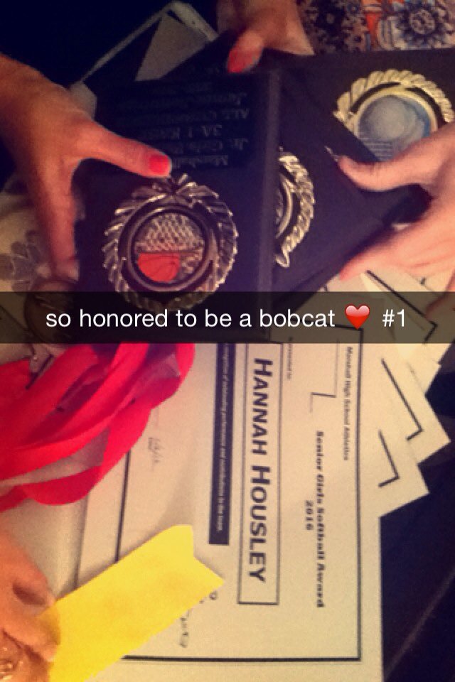 hhaannnnaahh_'s tweet image. 11 certificates, 4 plaques, 4 medals, and a ribbon❤️ #pullinthrough