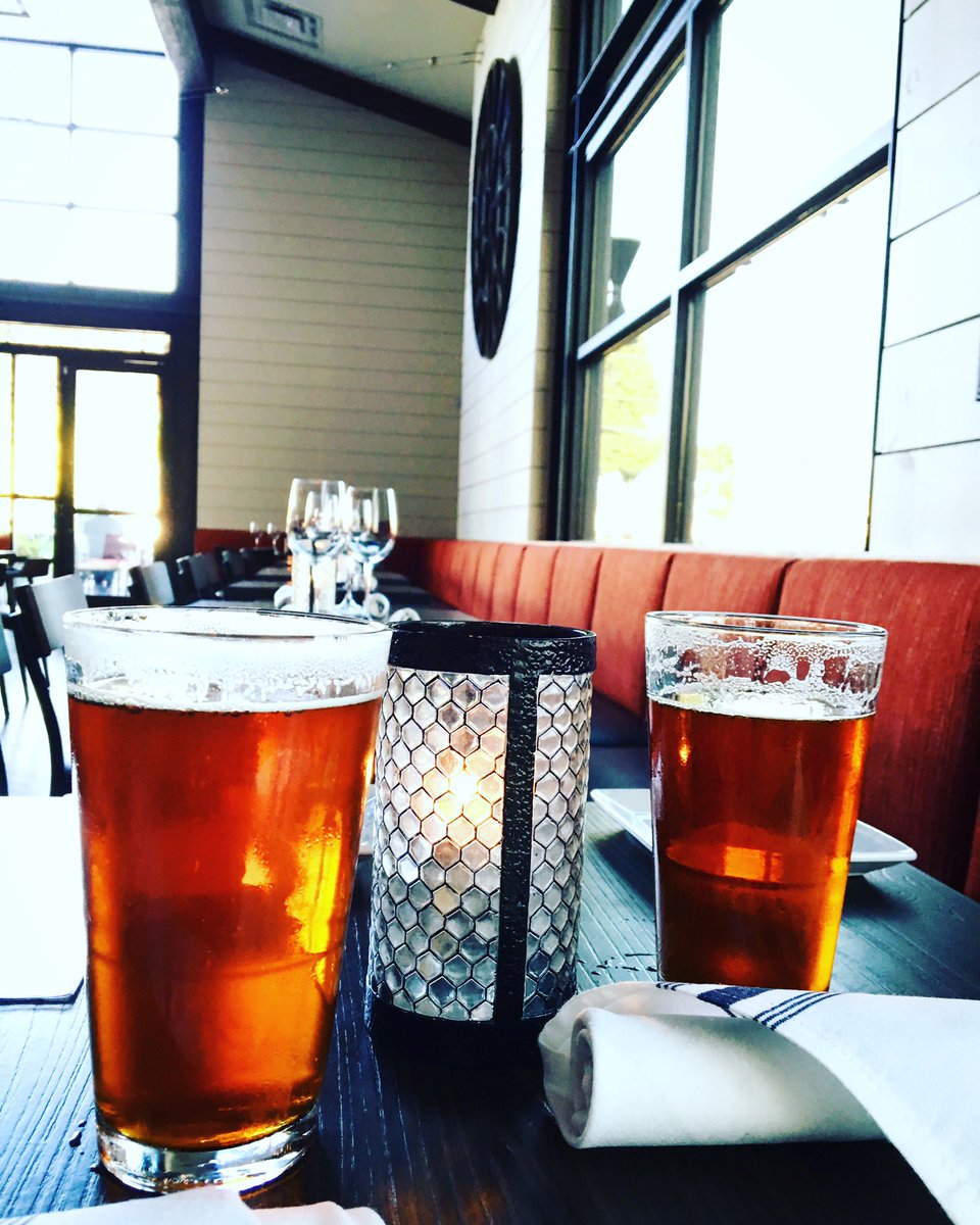 spacephx's tweet photo. Date night and happy hour at the new @theherbbox with my love. #happyhour #herbbox #centralphoenix https://t.co/EJLR0X0qZL