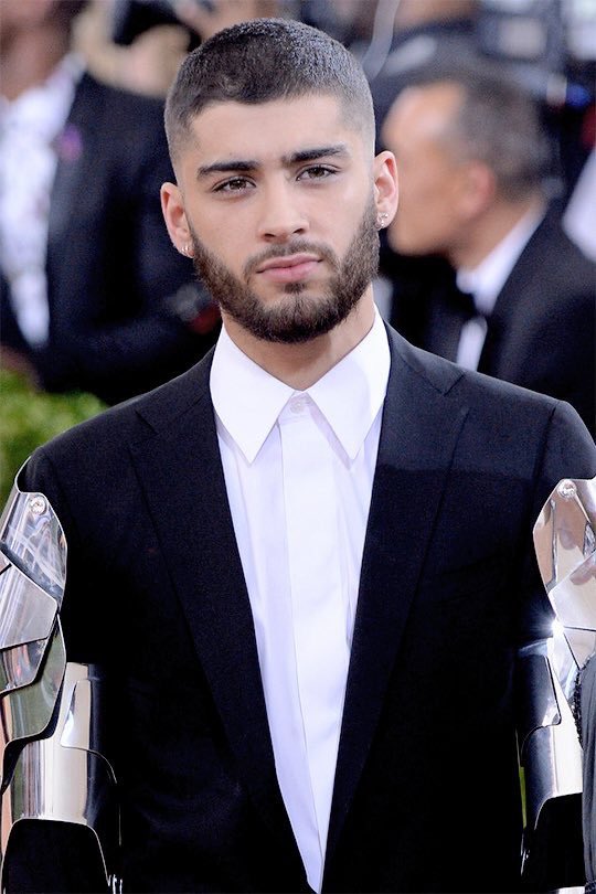 zaynselegend's tweet photo. amazes me every time how beautiful this boy is 😍😍 https://t.co/geJiZMiQ9L