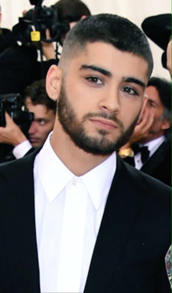 zaynselegend's tweet photo. amazes me every time how beautiful this boy is 😍😍 https://t.co/geJiZMiQ9L