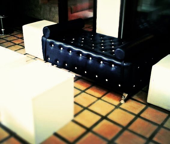 Catalin_Arroyo's tweet image. #mueble #capitoneado #sofa #puff #mesita #party #reunion #decoretion #decoracion
