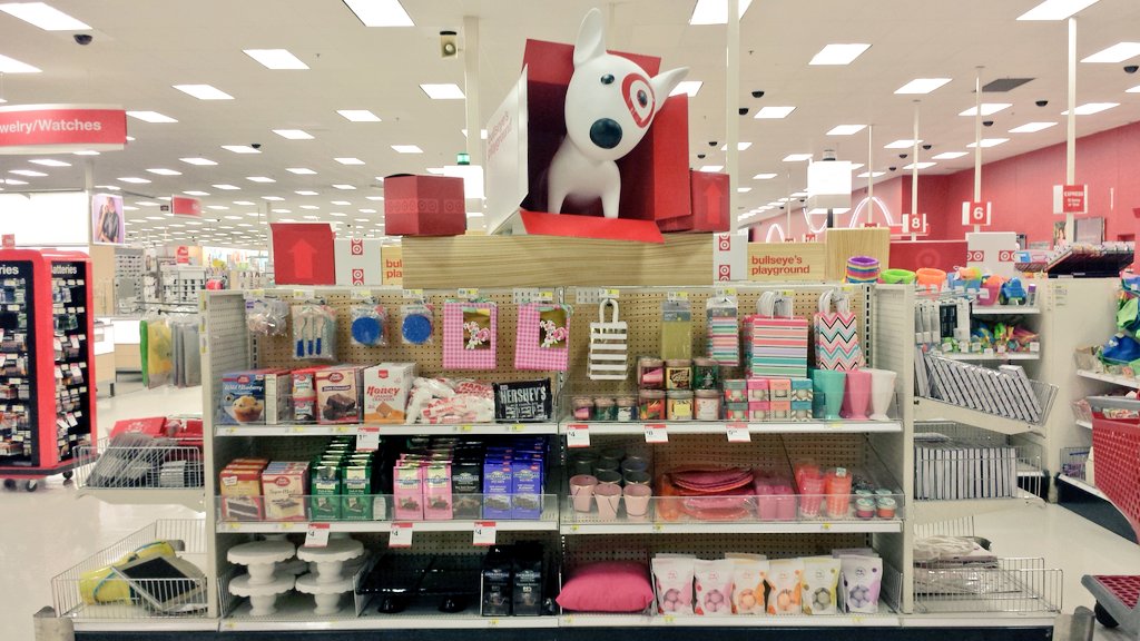 Turned Bullseye's Playground into a one stop shop for Mother's Day! #GoSales #TreatMom #FlexQueen <a href="/MDB729/">Matt Baker</a> <a href="/S2Roche/">Stefanie Roche</a>