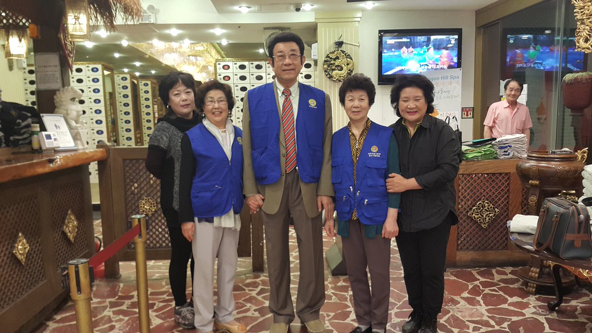 바르게살기운동용산구협의회(회장 라무홍)는
2016.5.2(월) 11:00~
드레곤 힐 스파(명예회장 유승빈)에서 
1:1 어르신 목욕봉사를 실시하였습니다.
수고하신
각동 여성분과위원장님들께 감사드립니다^~^