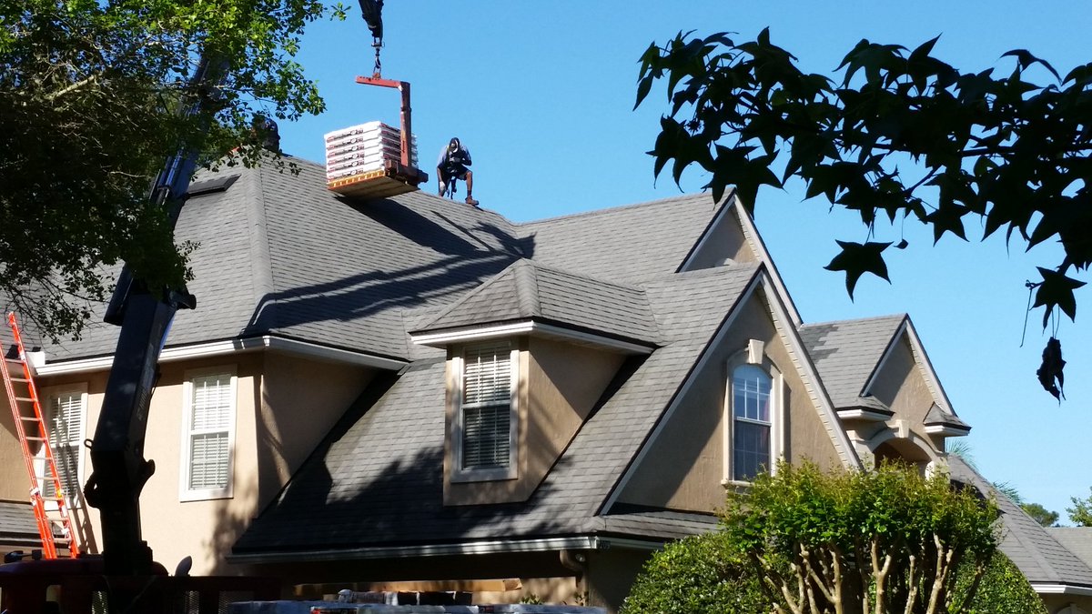 AllProRoofing1's tweet image. #Like this! @AtlasRoofing #Signatureselect system loading on 12/12 #Pontevedrabeach #Florida #Roof in time for #TPC