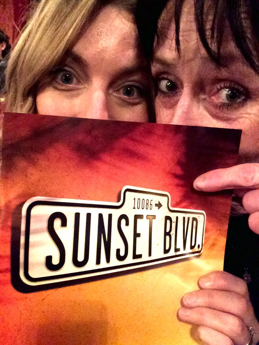 abbysimps's tweet photo. At the London Coliseum with Glenn Close &amp; Shirl 👏🏼 https://t.co/fcthesZzZI