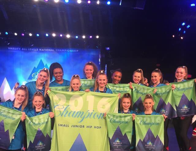 JeseLegendary's tweet photo. Your 2X Summit Champions in Small Junior Hip Hop💍 Now you'll never forget WHO OWNS THE THRONE😈👸👑 https://t.co/kImSaWr4DD