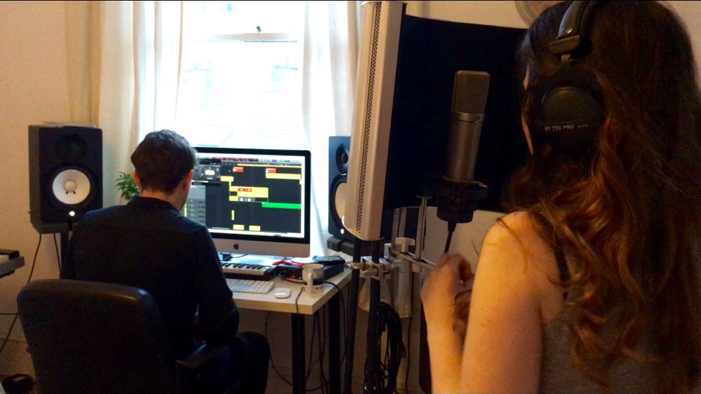 sphygmuswriter's tweet image. Just had a lovely few days in the box with @zarakershaw @AndyHallHall #StudioAntics + #CarrotCake = #daymade