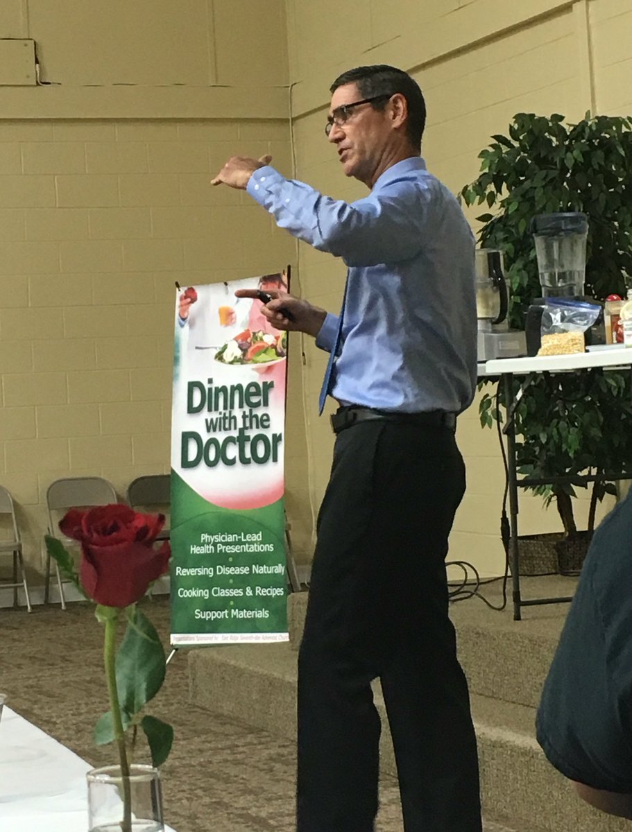_eatingyoualive's tweet photo. Enjoying the ever-informative Dr. Hollie this evening at #dinnerwiththedoctor! #wfpb #doctorswhocare https://t.co/mNiRSYVk7o