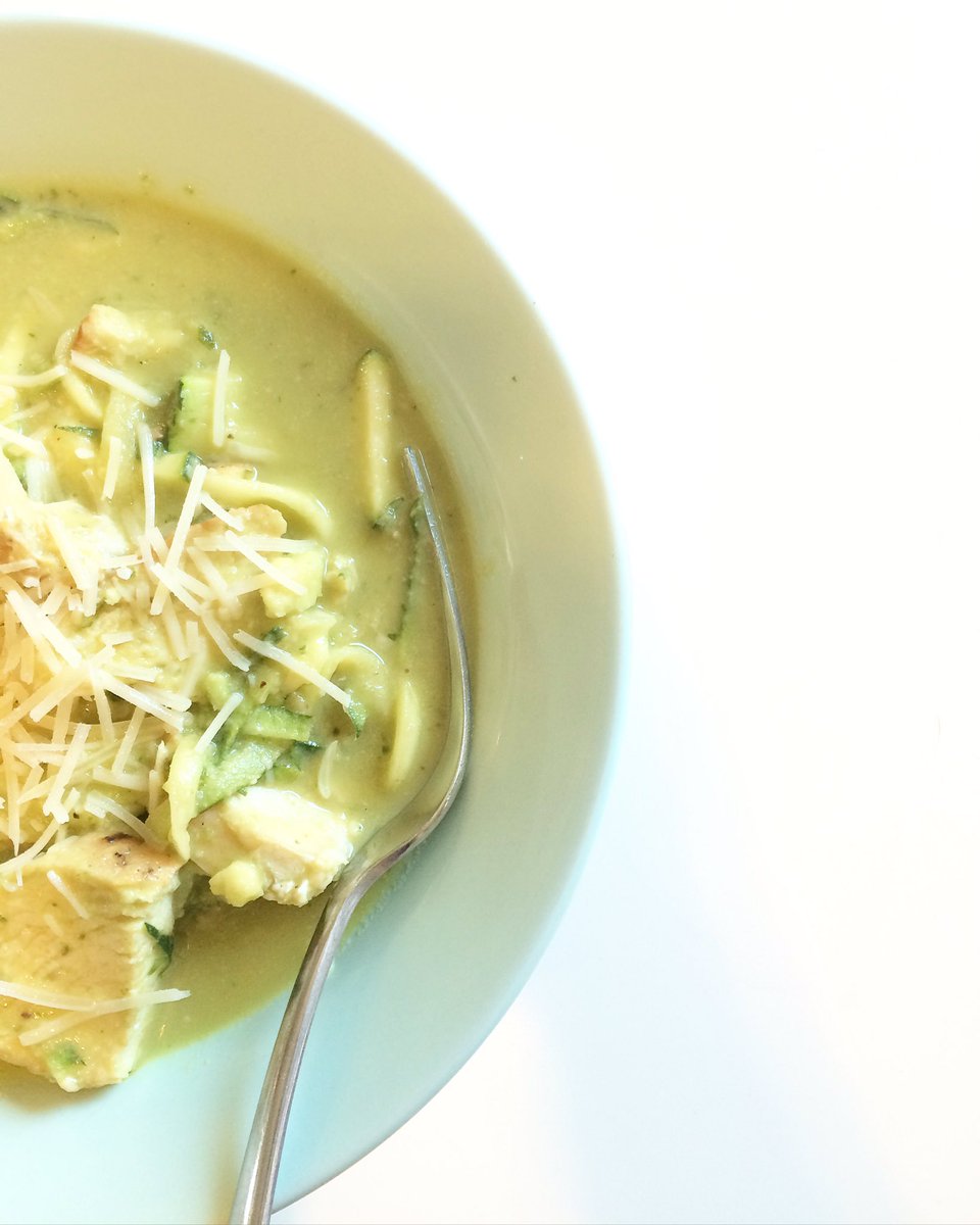 thefreshcoaster's tweet photo. I rarely cook, but today I made lunch. Chicken, zucchini noodles, avocado cream sauce. Omg it was amazing! #foodie 😍 https://t.co/df8wSVPmqV