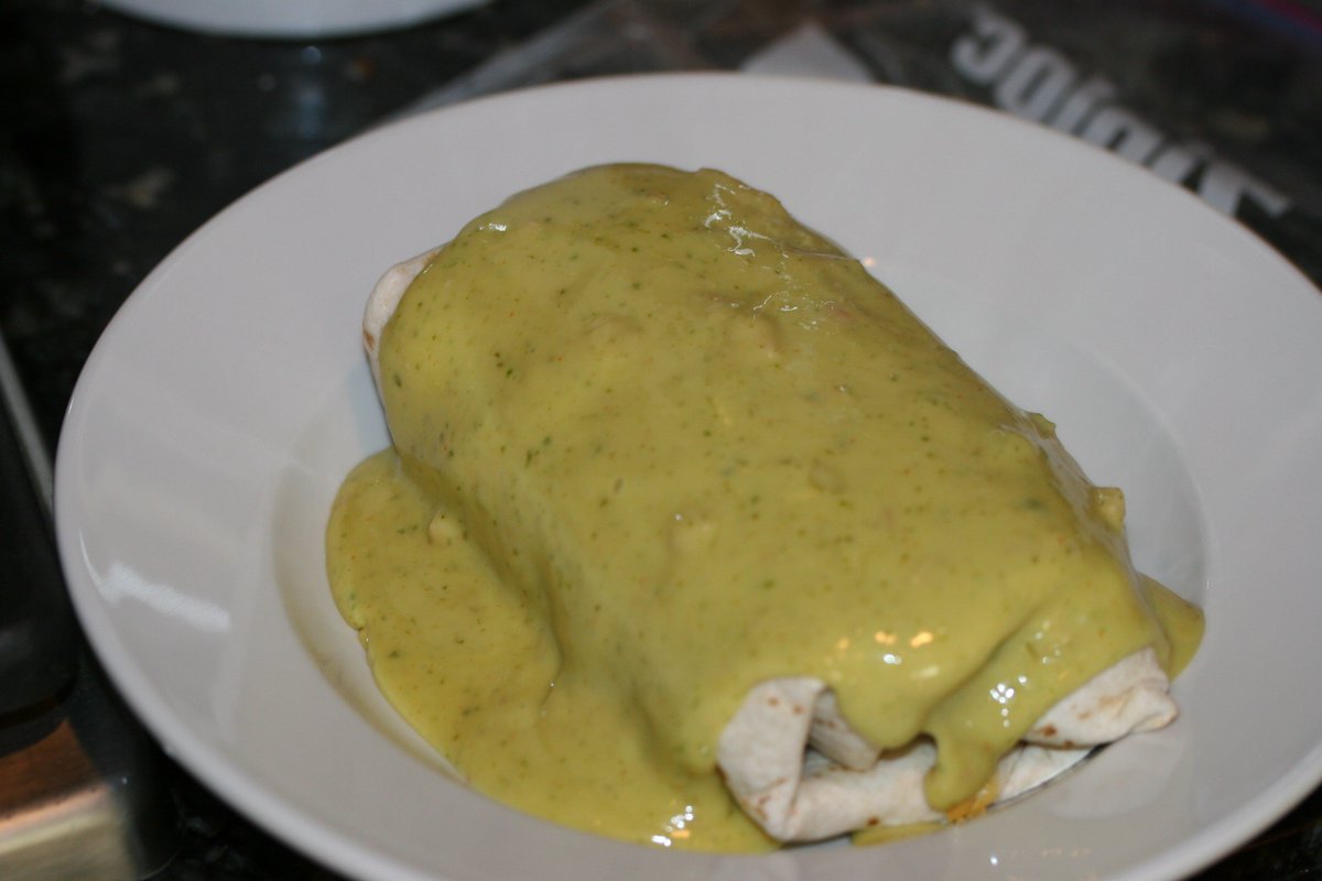 My attempt to knock off Chuy's famous Chicka Chicka Boom Boom which is a burrito stuffed… whiskeynwry.com/2016/05/02/kno…