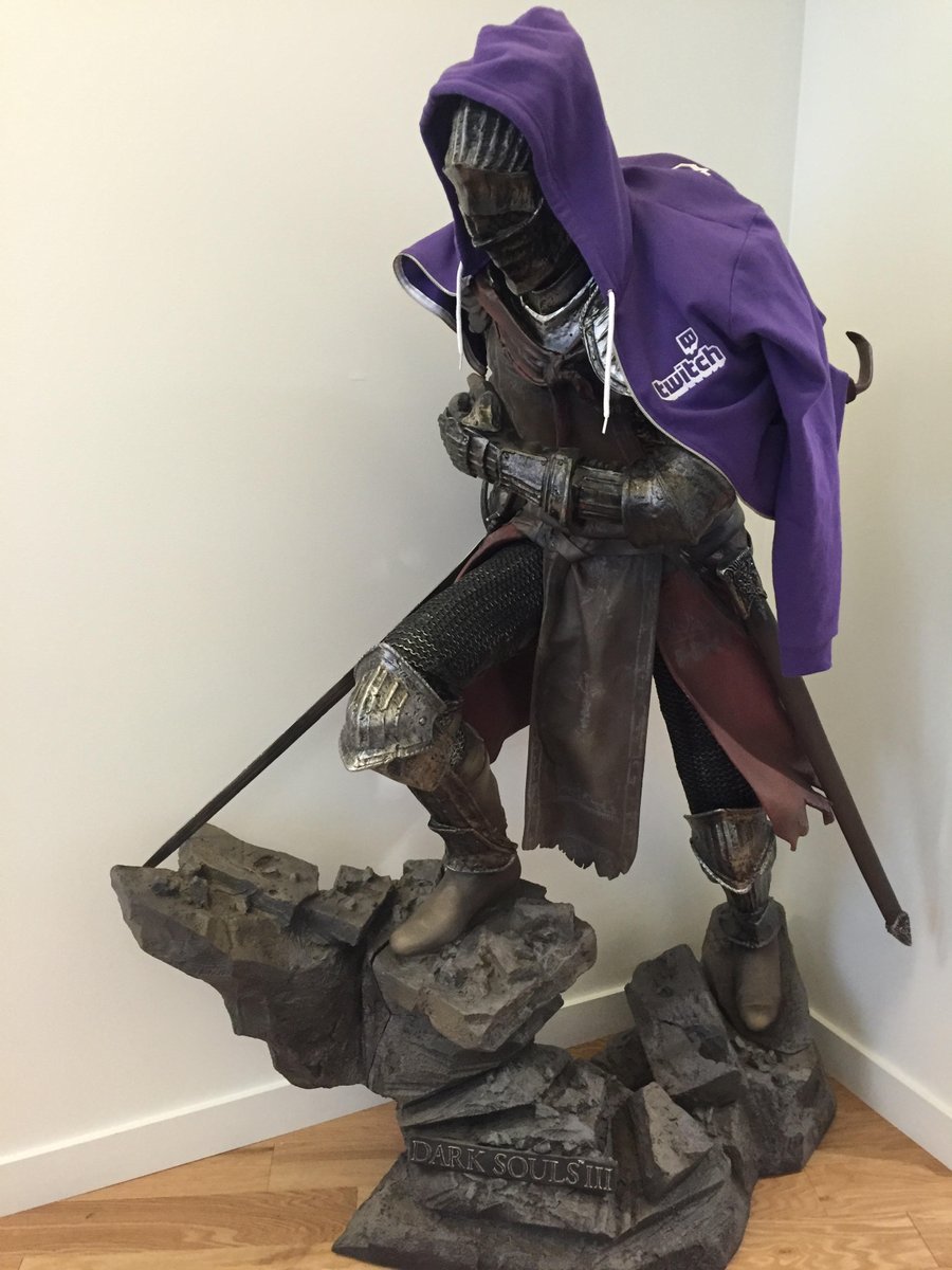 Twitch's tweet photo. The fearsome Purple Knight now guards the hallways of our #TwitchHQ! 

Thanks @BandaiNamcoUS &amp; @DarkSoulsGame! https://t.co/X8Ei4lpApc