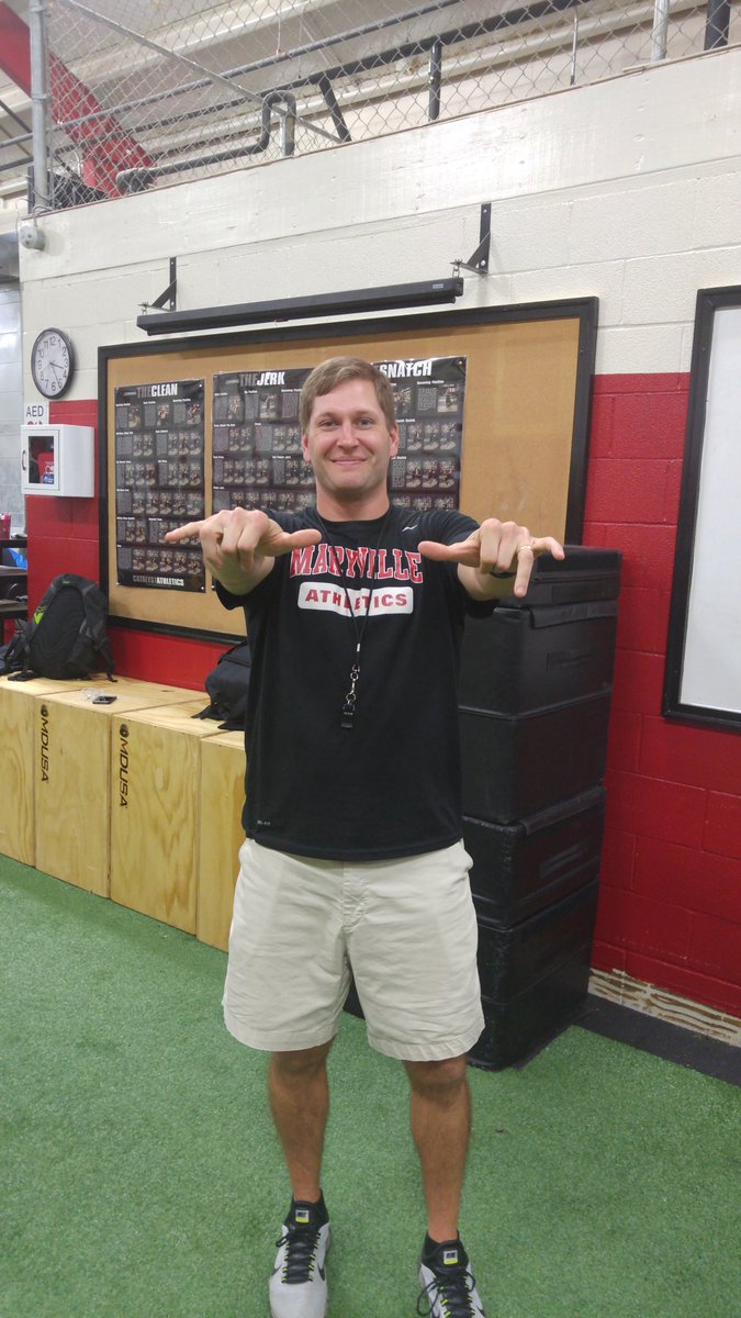 CoachShawnQuinn's tweet image. Great 2 see former Golden Eagle @MHSStrength coaching &amp;amp; leading @ Maryville HS! #WingsUp #TechTuff #EverythingCounts