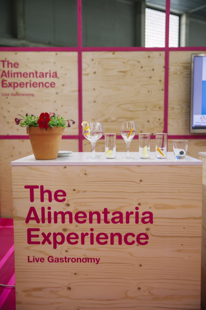 gemaesantiago's tweet photo. Maridar Alta Gastronomía con #Refrescos @Alimentaria nos descubre miles d productos cada año https://t.co/JRMno9V8Rx https://t.co/nJ5y72MLO0